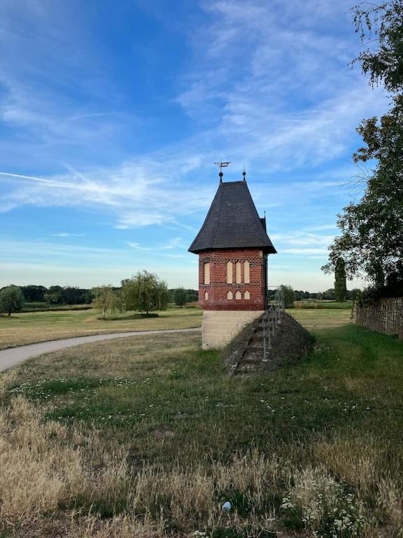 "Ferienwohnung Am Schloss" - Ferienwohnung Mit Blick Auf Das Barbyer Schloss, 5 Gehminuten Bis Zur Elbe Exterior foto
