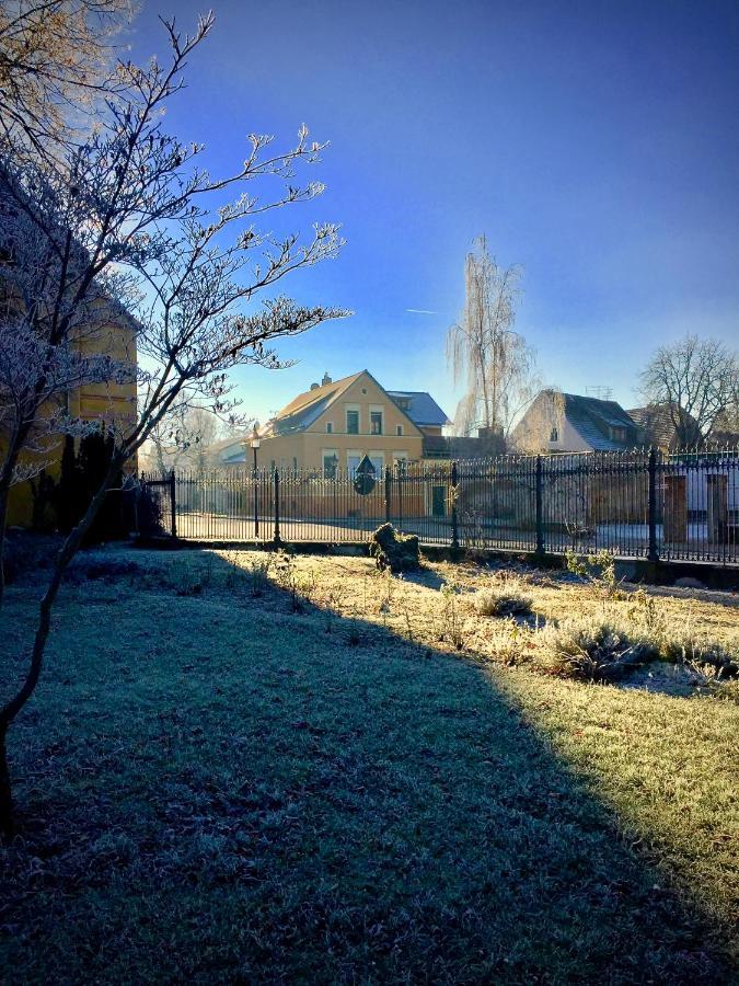 "Ferienwohnung Am Schloss" - Ferienwohnung Mit Blick Auf Das Barbyer Schloss, 5 Gehminuten Bis Zur Elbe Exterior foto